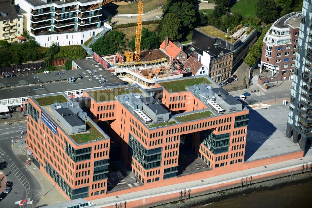 Hamburg von oben - Büro- und Geschäftshaus Holzhafen Hamburg