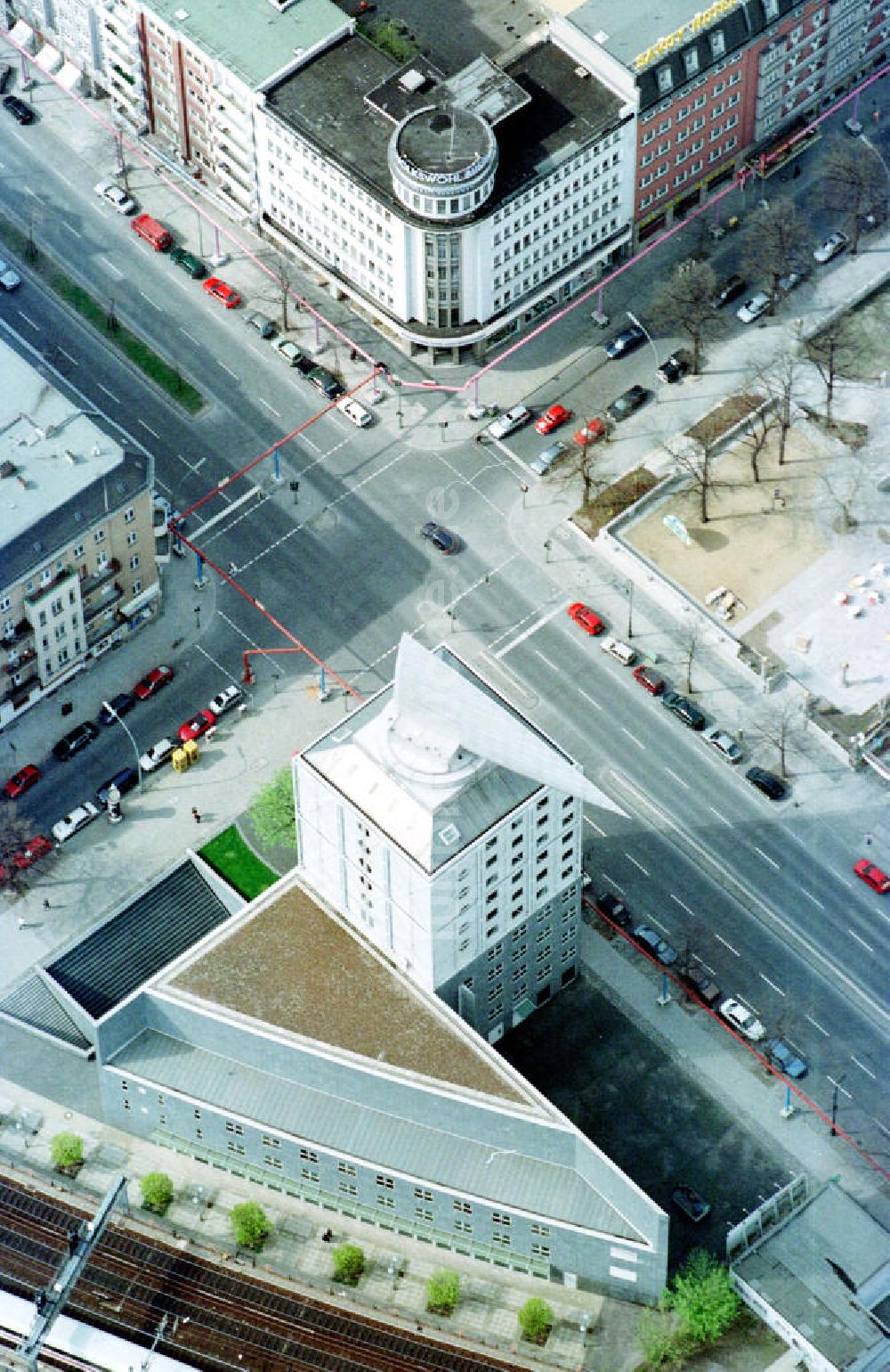 Berlin - Charlottenburg aus der Vogelperspektive: Büro- und Geschäftshaus Kant Dreieck der Kap Hag an der Fasanenstraße 81 in Berlin-Charlottenburg (10623 Bln.)