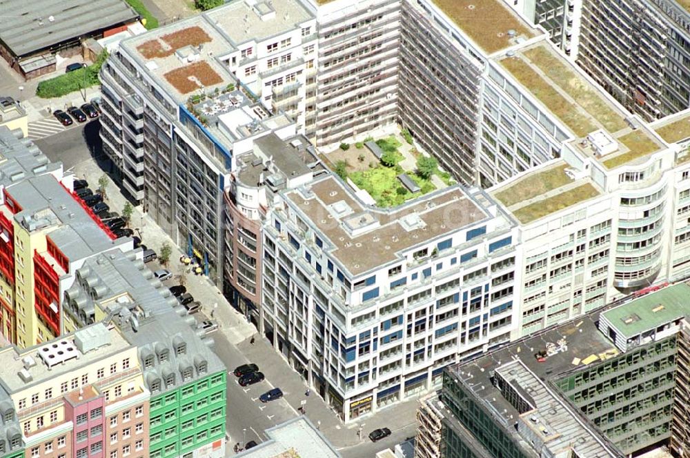 Berlin von oben - Büro- und Geschäftshaus Markgrafenstraße 22 in Berlin- Mitte