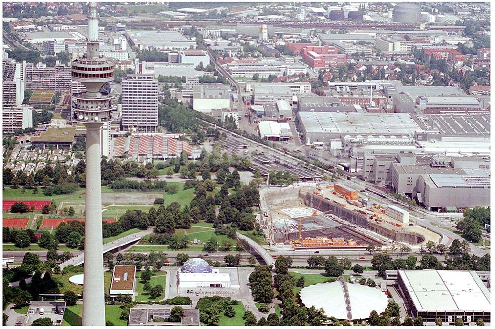 Luftaufnahme München - Büro-und Geschäftshaus in München