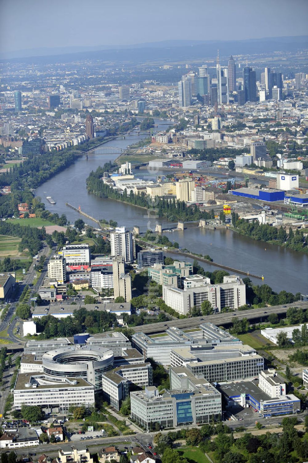 Luftbild Offenbach - Büro- und Geschäftshaus Omega-Haus in Offenbach