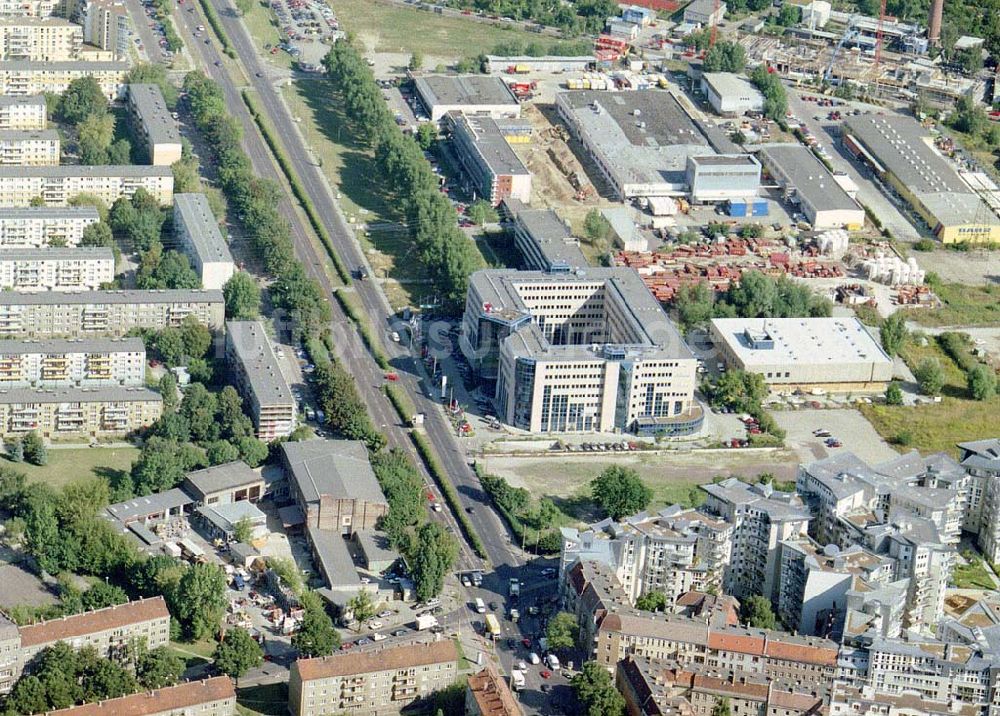 Luftaufnahme Berlin - Weißensee - Büro- und Geschäftshaus Prenzlauer Carree an der Prenzlauer Allee in Berlin - Weißensee.