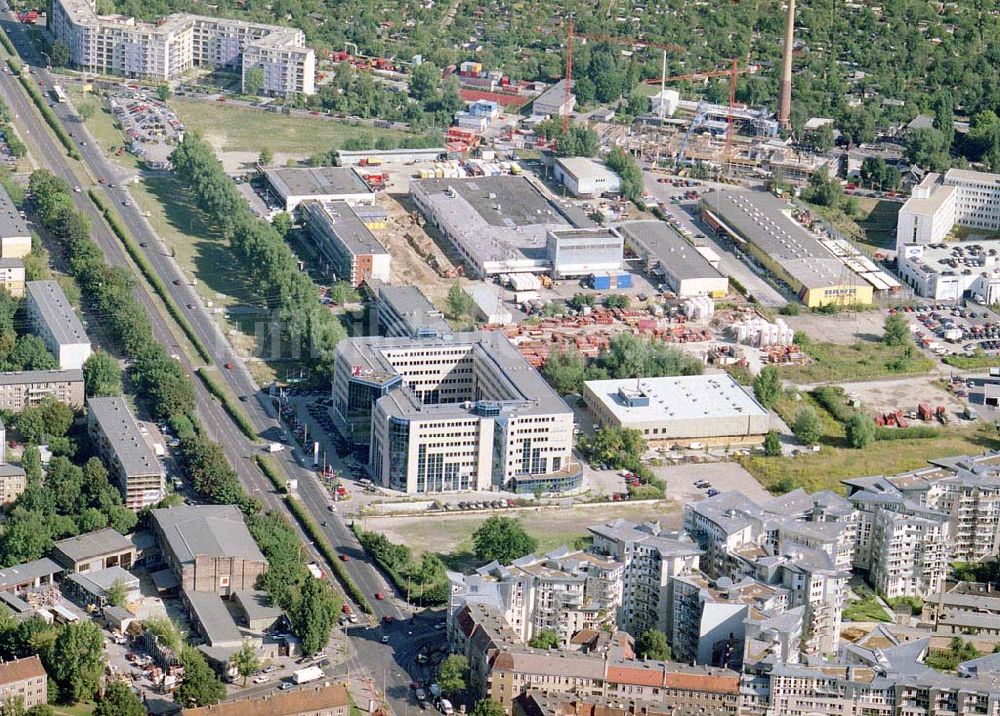 Berlin - Weißensee von oben - Büro- und Geschäftshaus Prenzlauer Carree an der Prenzlauer Allee in Berlin - Weißensee.