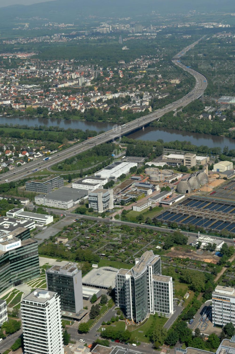 Luftbild Frankfurt am Main - Büro- und Geschäftshaus Sigma an der Lyoner Straße in Frankfurt-Niederrad