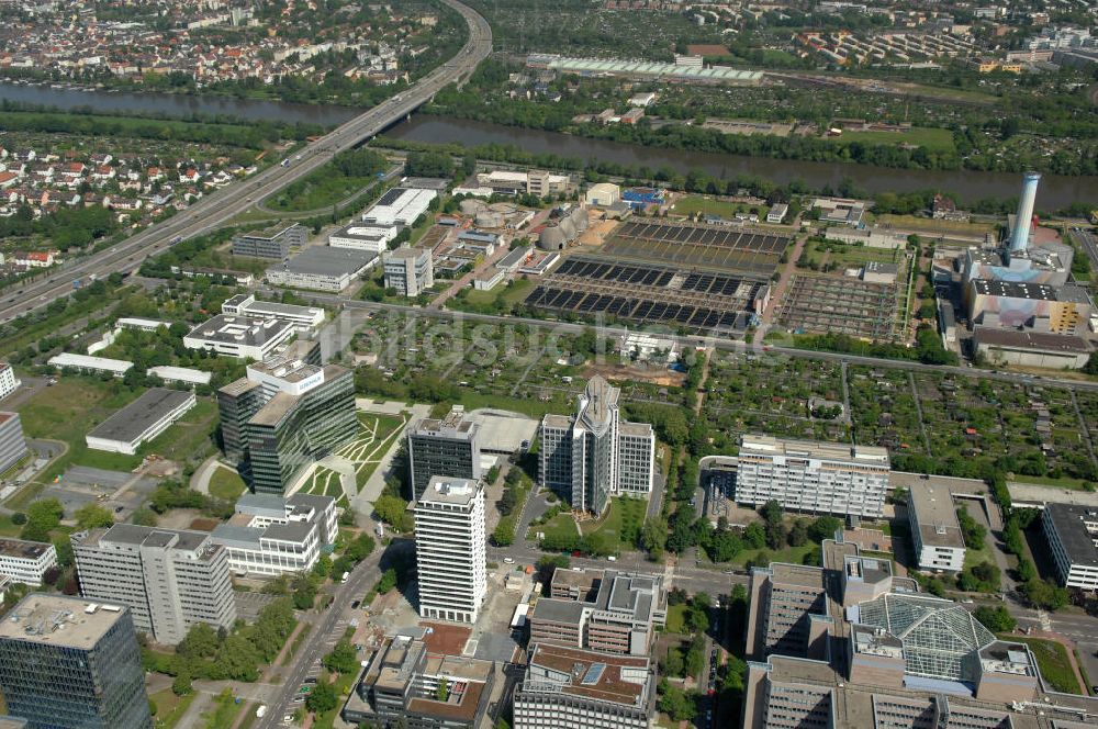 Frankfurt am Main aus der Vogelperspektive: Büro- und Geschäftshaus Sigma an der Lyoner Straße in Frankfurt-Niederrad