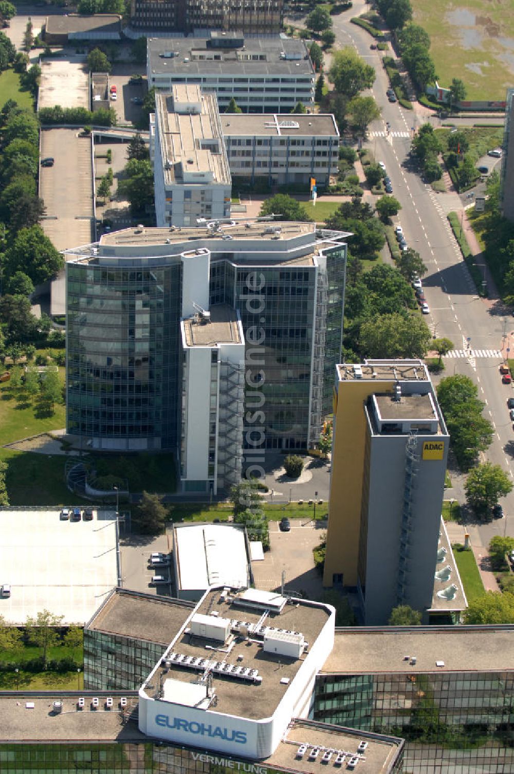 Frankfurt am Main von oben - Büro- und Geschäftshaus Sigma an der Lyoner Straße in Frankfurt-Niederrad