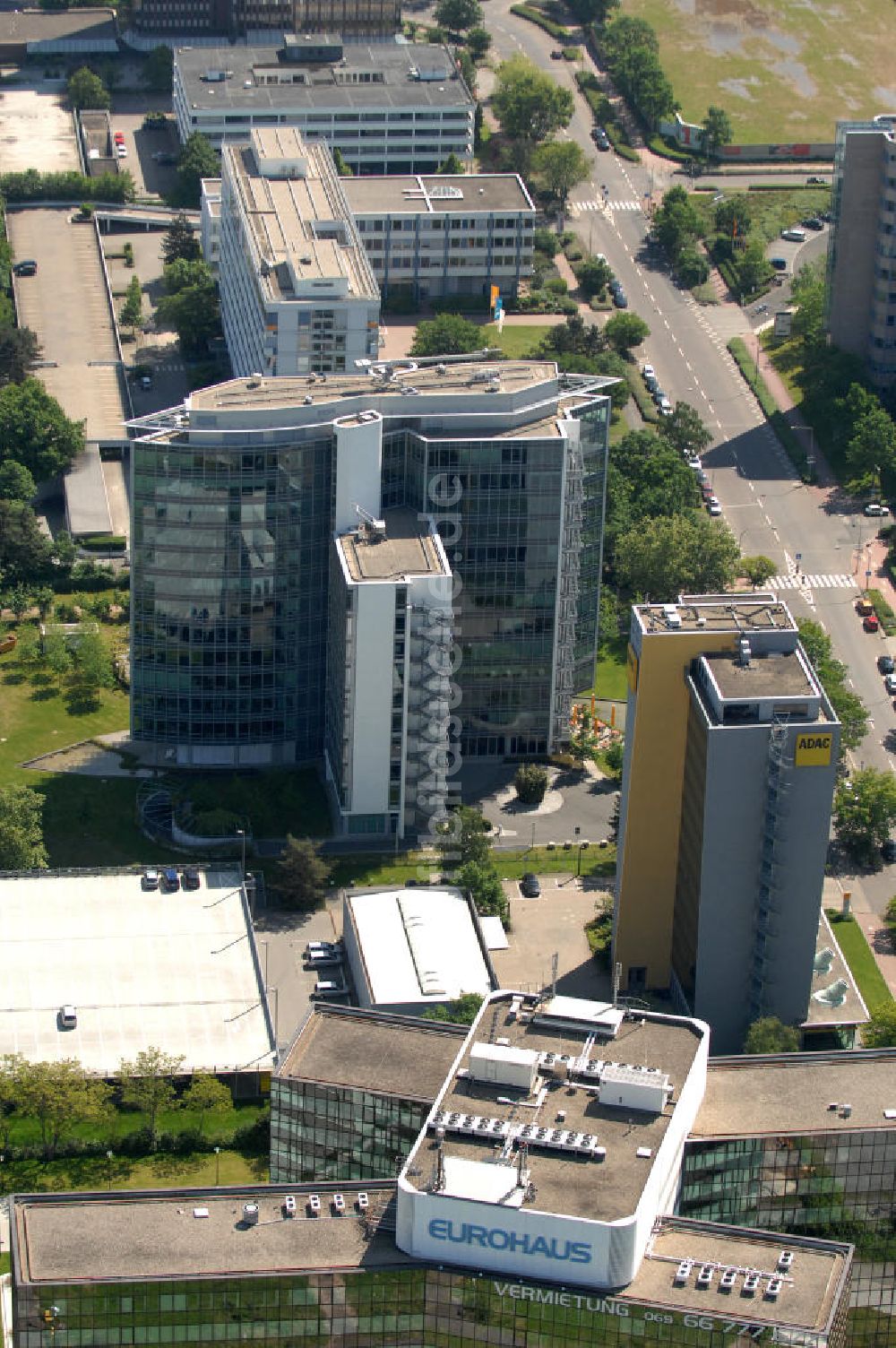 Luftaufnahme Frankfurt am Main - Büro- und Geschäftshaus Sigma an der Lyoner Straße in Frankfurt-Niederrad