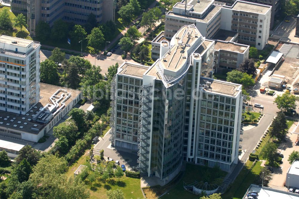 Frankfurt am Main aus der Vogelperspektive: Büro- und Geschäftshaus Sigma an der Lyoner Straße in Frankfurt-Niederrad