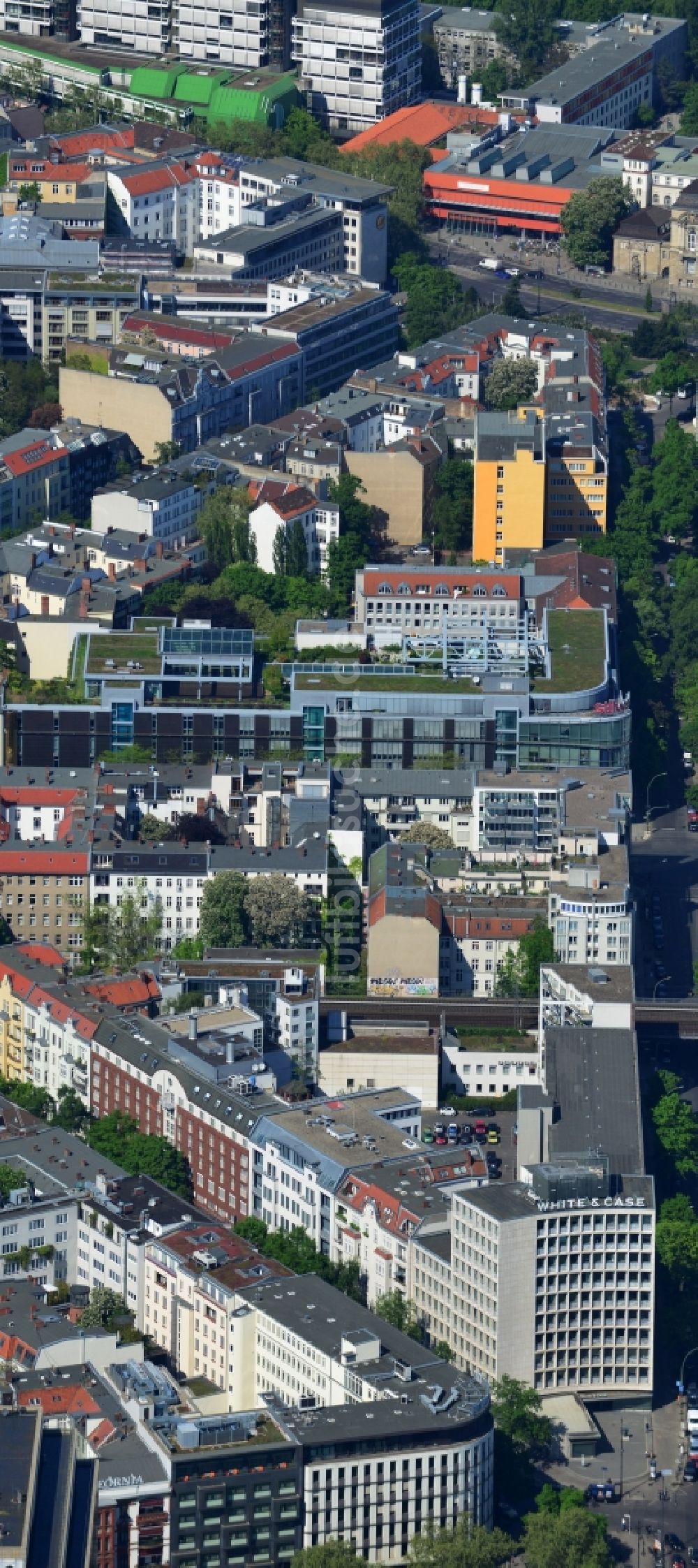 Berlin von oben - Büro- und Geschäftshaus stilwerk an der Kantstraße Ecke Uhlandstraße in Berlin - Charlottenburg