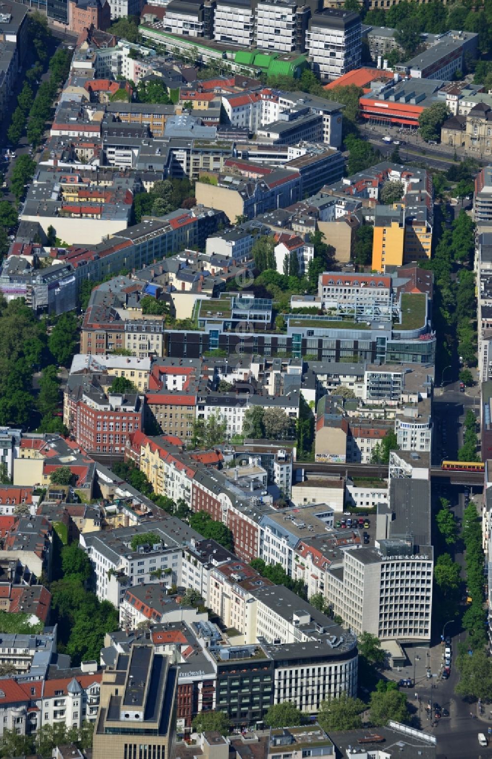 Berlin aus der Vogelperspektive: Büro- und Geschäftshaus stilwerk an der Kantstraße Ecke Uhlandstraße in Berlin - Charlottenburg