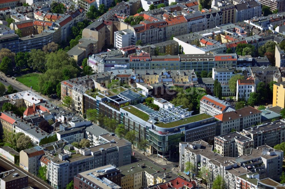 Berlin aus der Vogelperspektive: Büro- und Geschäftshaus stilwerk an der Kantstraße Ecke Uhlandstraße am Savignyplatz in Berlin - Charlottenburg