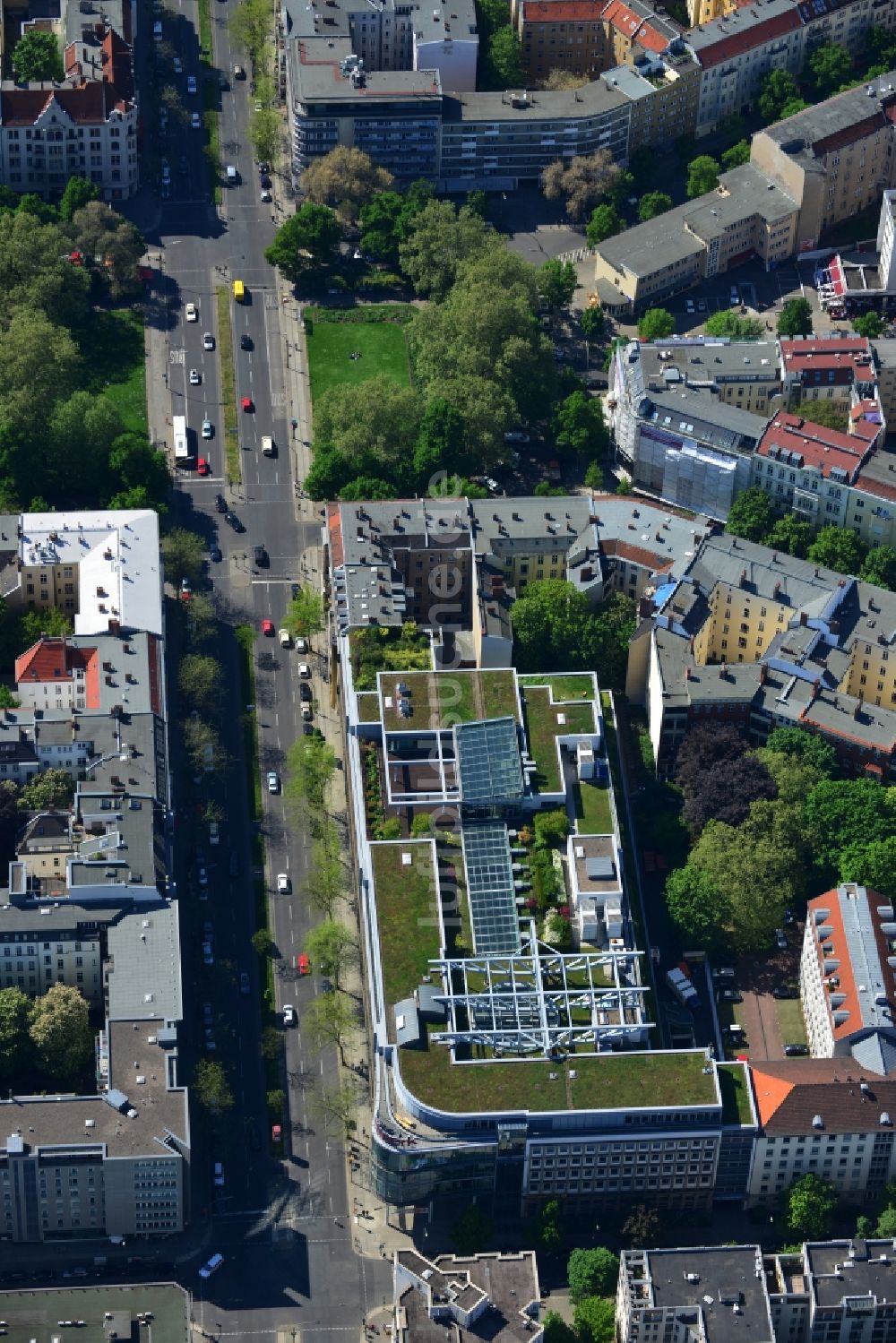 Luftaufnahme Berlin - Büro- und Geschäftshaus stilwerk an der Kantstraße Ecke Uhlandstraße am Savignyplatz in Berlin - Charlottenburg