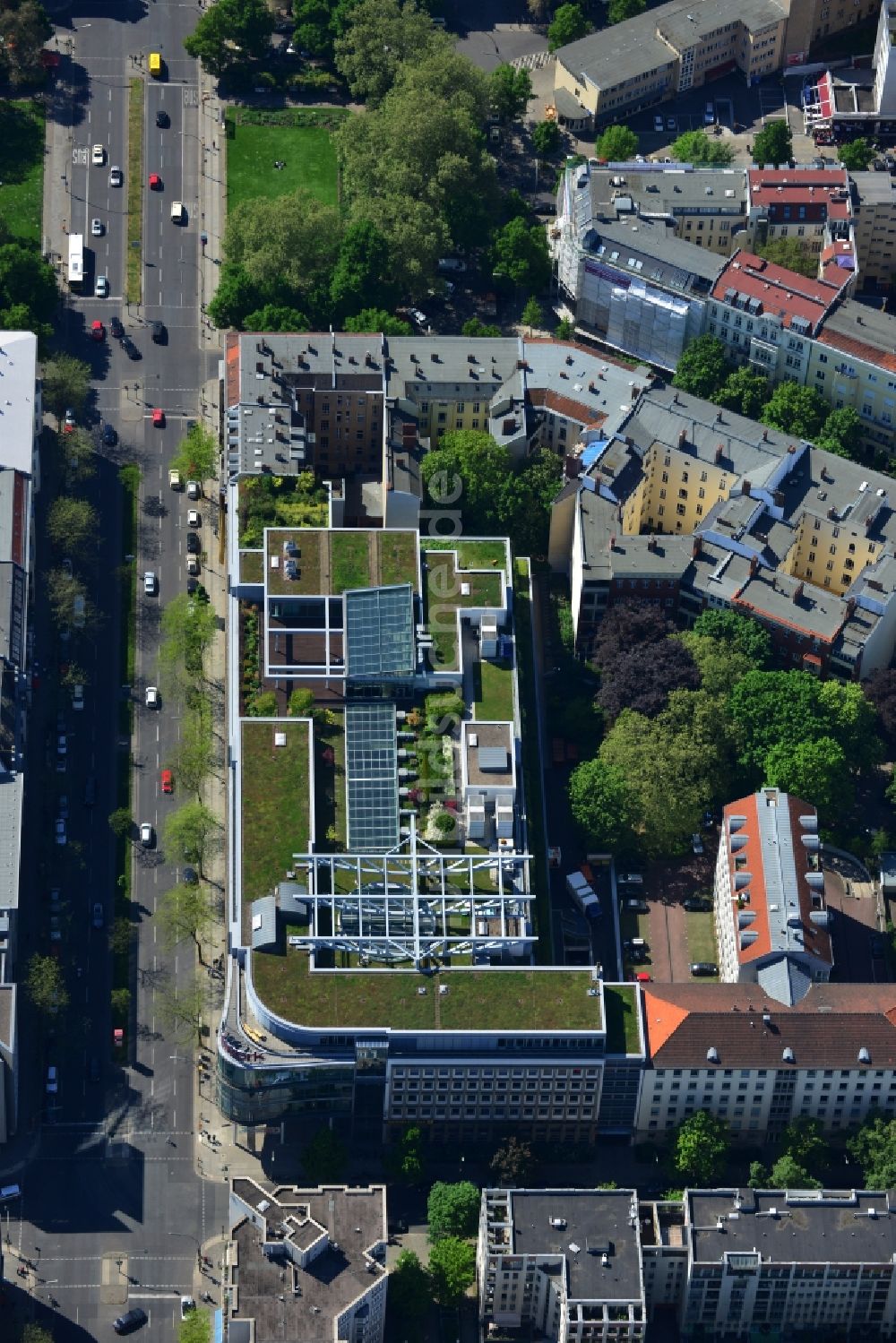 Berlin aus der Vogelperspektive: Büro- und Geschäftshaus stilwerk an der Kantstraße Ecke Uhlandstraße am Savignyplatz in Berlin - Charlottenburg