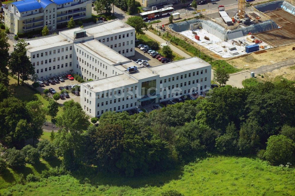 Dortmund aus der Vogelperspektive: Büro- und Geschäftshaus an der Stockumer Allee / Tiranaweg im Stadtteil Schüren-Neu von Dortmund im Bundesland Nordrhein-Westfalen