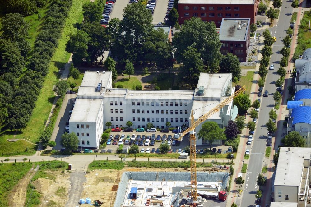 Luftaufnahme Dortmund - Büro- und Geschäftshaus an der Stockumer Allee / Tiranaweg im Stadtteil Schüren-Neu von Dortmund im Bundesland Nordrhein-Westfalen