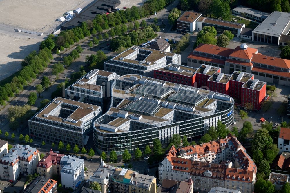 München von oben - Büro- und Geschäftshaus an der Theresienhöhe im Stadtteil Schwanthalerhöhe in München im Bundesland Bayern, Deutschland