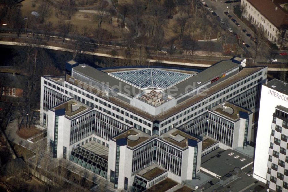 Luftbild Berlin - Charlottenburg - Büro- und Geschäftshaus der Trigon AG am Katharina-Heinroth-Ufer in Berlin Charlottenburg 1995