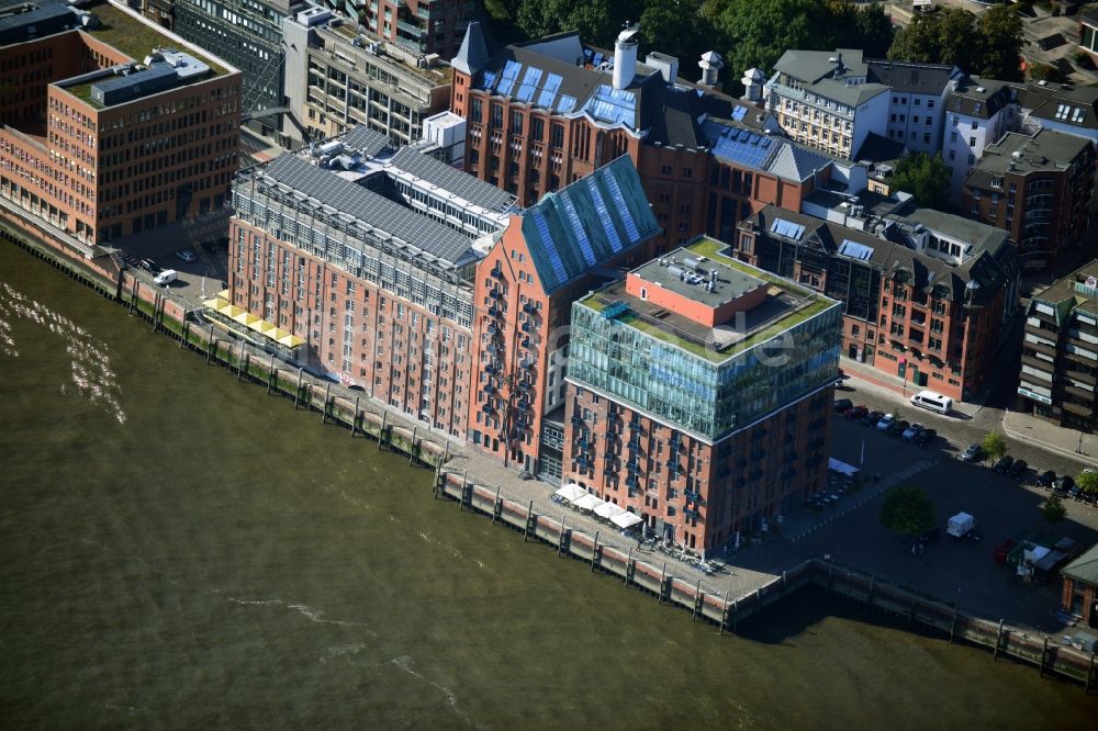 Hamburg von oben - Büro- und Geschäftshaus des Warsteiner Elbspeicher in Hamburg