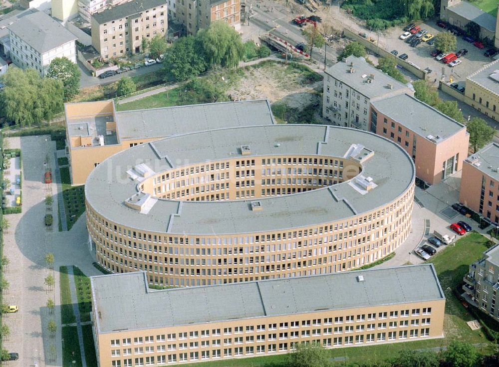 Potsdam aus der Vogelperspektive: Büro- und Geschäftshaus an der Zeppelinstraße in Potsdam (Sitz der MEVAG) .