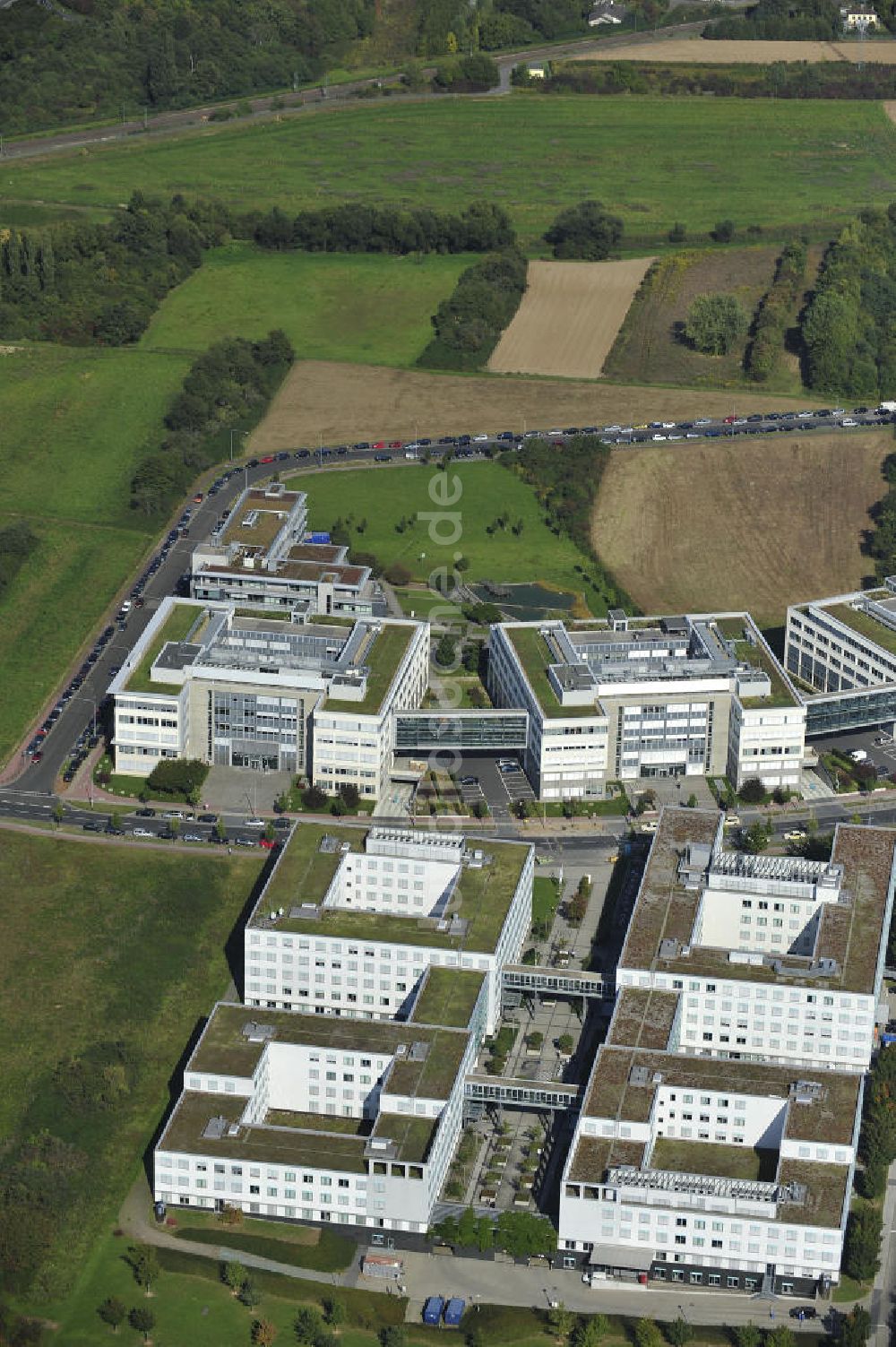 Luftaufnahme Frankfurt am Main - Büro- und Geschäftshausareal am Eschborner Dreieck in Frankfurt