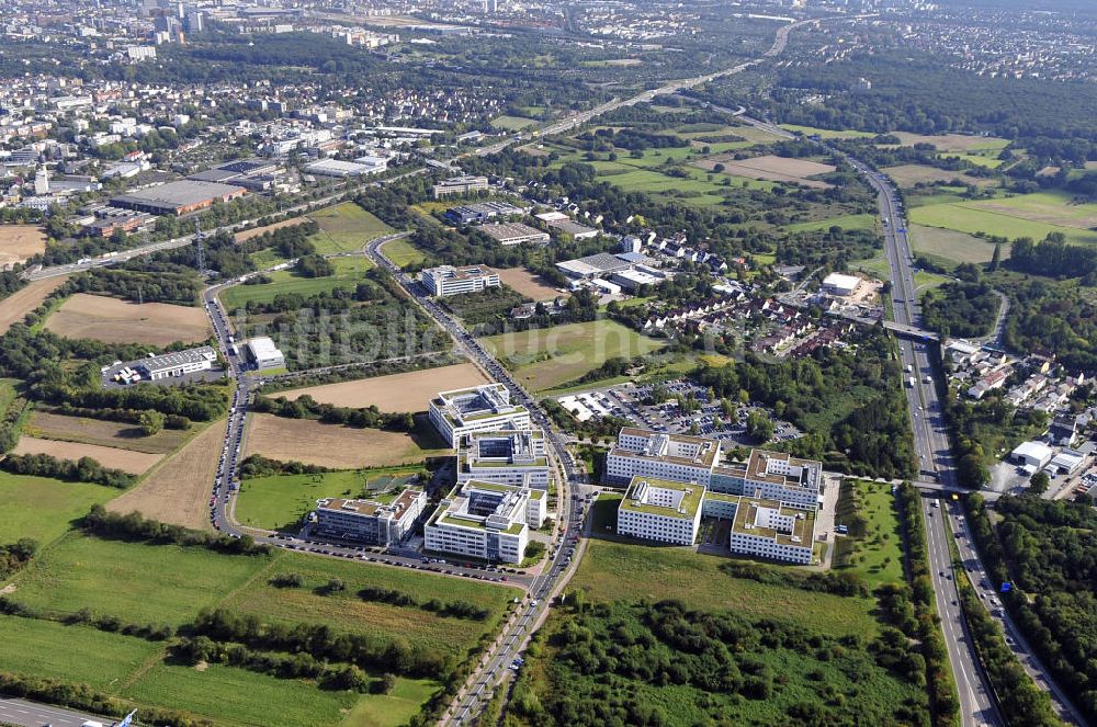 Frankfurt am Main aus der Vogelperspektive: Büro- und Geschäftshausareal am Eschborner Dreieck in Frankfurt