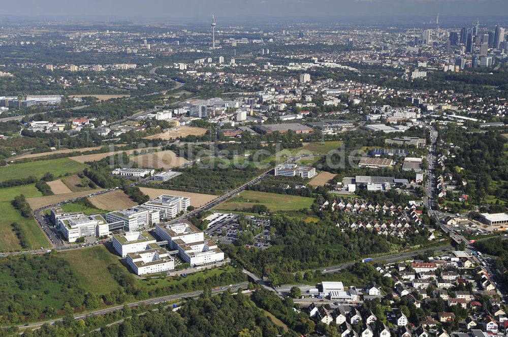 Frankfurt am Main von oben - Büro- und Geschäftshausareal am Eschborner Dreieck in Frankfurt