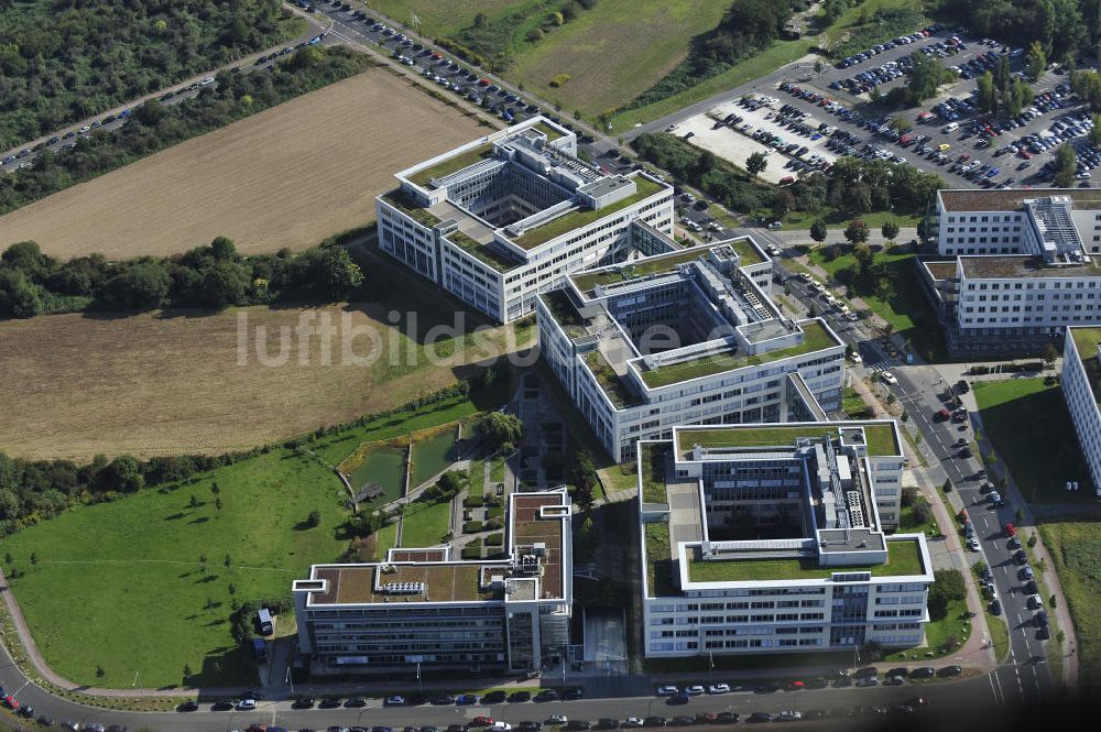 Frankfurt am Main von oben - Büro- und Geschäftshausareal am Eschborner Dreieck in Frankfurt