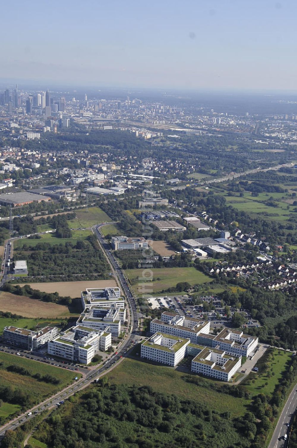 Luftbild Frankfurt am Main - Büro- und Geschäftshausareal am Eschborner Dreieck in Frankfurt