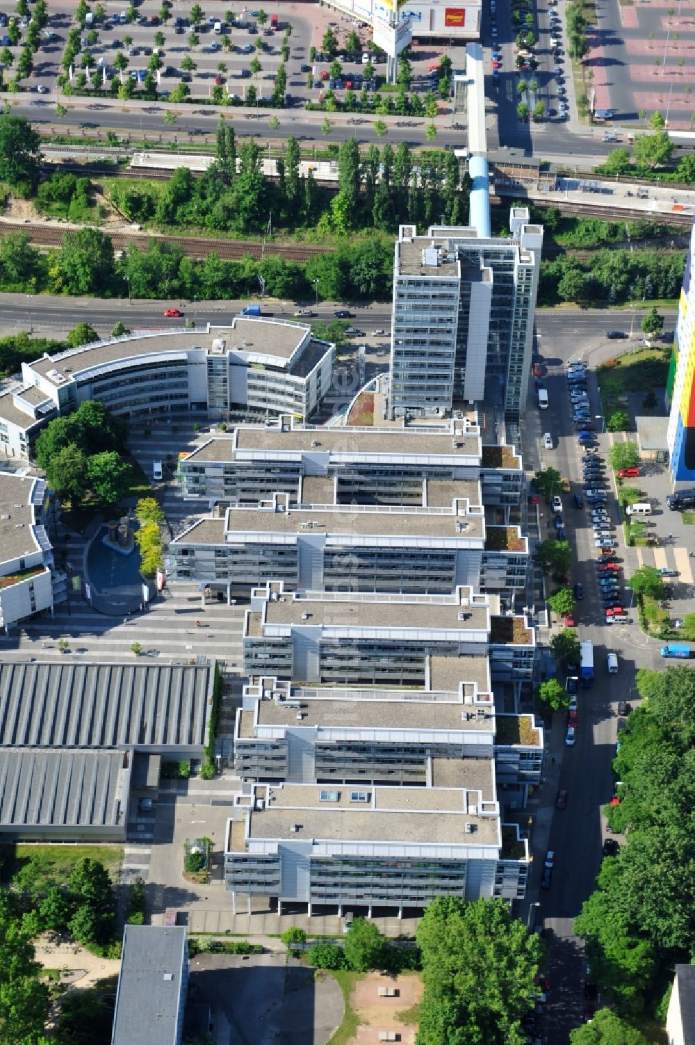 Berlin von oben - Büro- und Geschäftshausareal Storkower Bogen der Jost Hurler Beteiligungs- und Verwaltungsgesellschaft GmbH an der Storkower Strasse in Berlin