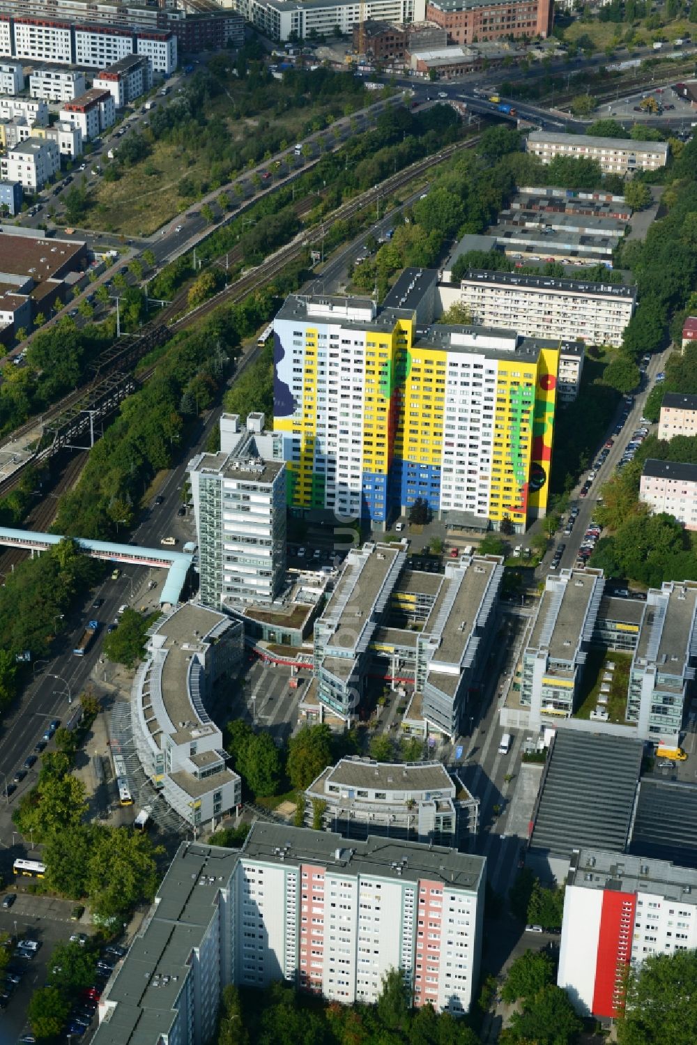 Berlin Friedrichshain aus der Vogelperspektive: Büro- und Geschäftshausareal Storkower Bogen der Jost Hurler Beteiligungs- und Verwaltungsgesellschaft GmbH an der Storkower Strasse in Berlin