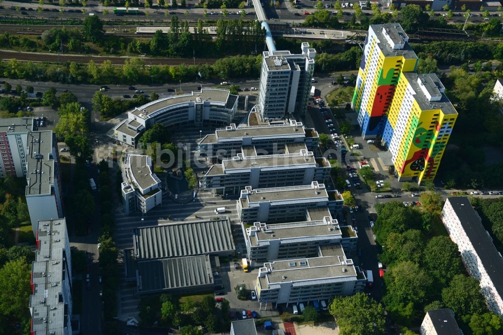 Berlin Friedrichshain von oben - Büro- und Geschäftshausareal Storkower Bogen der Jost Hurler Beteiligungs- und Verwaltungsgesellschaft GmbH an der Storkower Strasse in Berlin