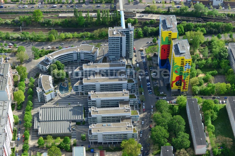 Berlin aus der Vogelperspektive: Büro- und Geschäftshausareal Storkower Bogen der Jost Hurler Beteiligungs- und Verwaltungsgesellschaft GmbH an der Storkower Strasse in Berlin