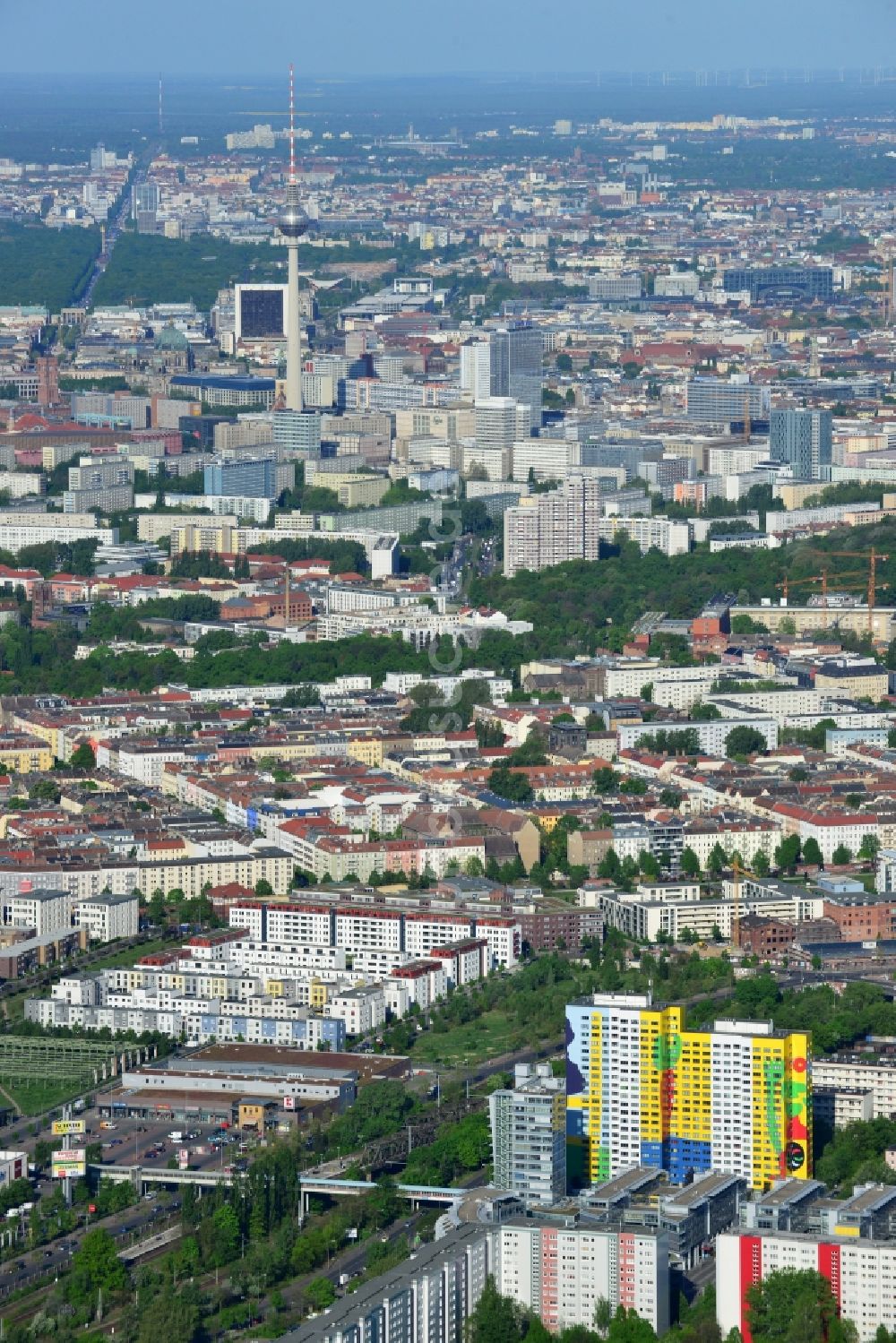 Berlin aus der Vogelperspektive: Büro- und Geschäftshausareal Storkower Bogen der Jost Hurler Beteiligungs- und Verwaltungsgesellschaft GmbH an der Storkower Strasse in Berlin