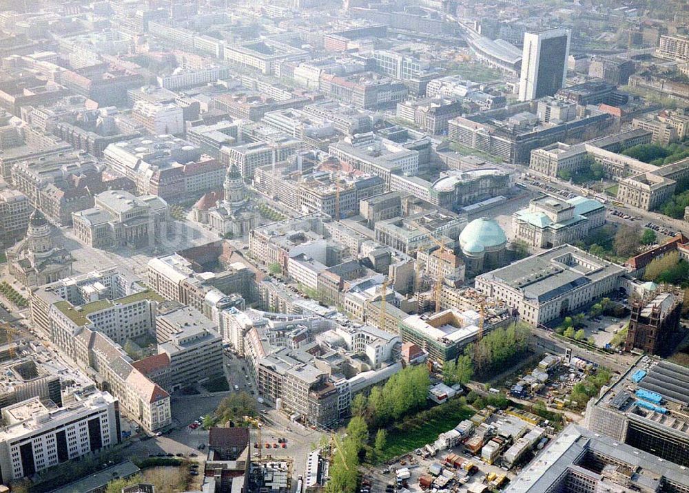 Luftbild Berlin - Büro- und Geschäftshausbau im Bereich der Jägerstraße in Berlin-Mitte.