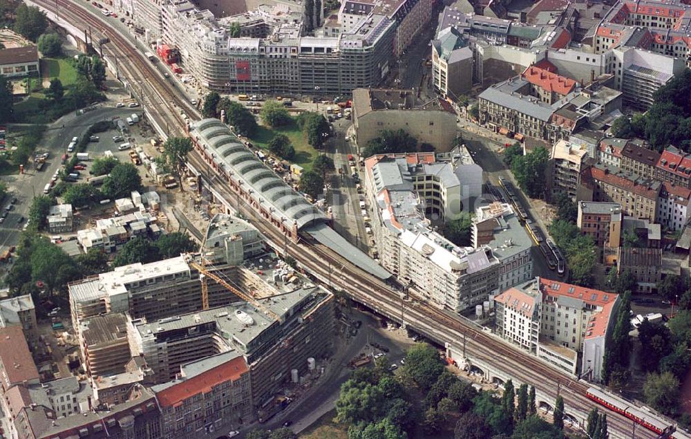 Luftbild Berlin - Büro- und Geschäftshausbau am S-Bhf. Hackescher Markt in Berlin-Mitte.