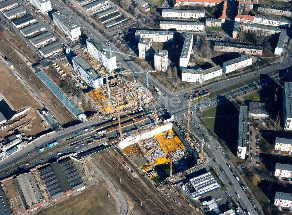 Luftbild Berlin - Friedrichshain - Büro-und Geschäftshausbau Forum Landsberger Allee an der Landsberger Allee / Storkower Straße