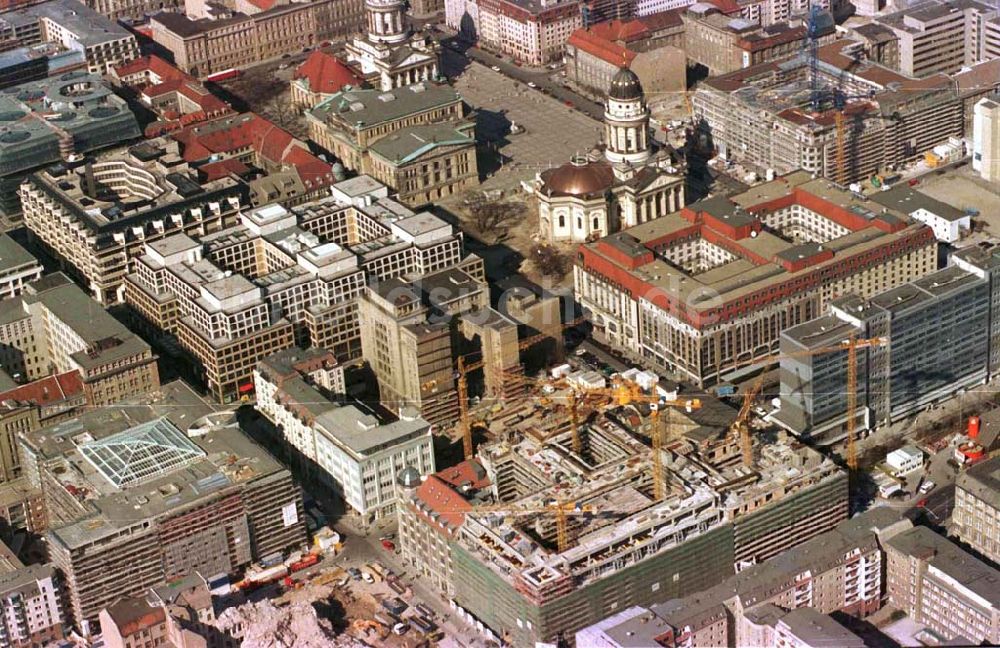 Berlin aus der Vogelperspektive: Büro-und Geschäftshausbau in der Friedrichstraße / Leipziger Straße