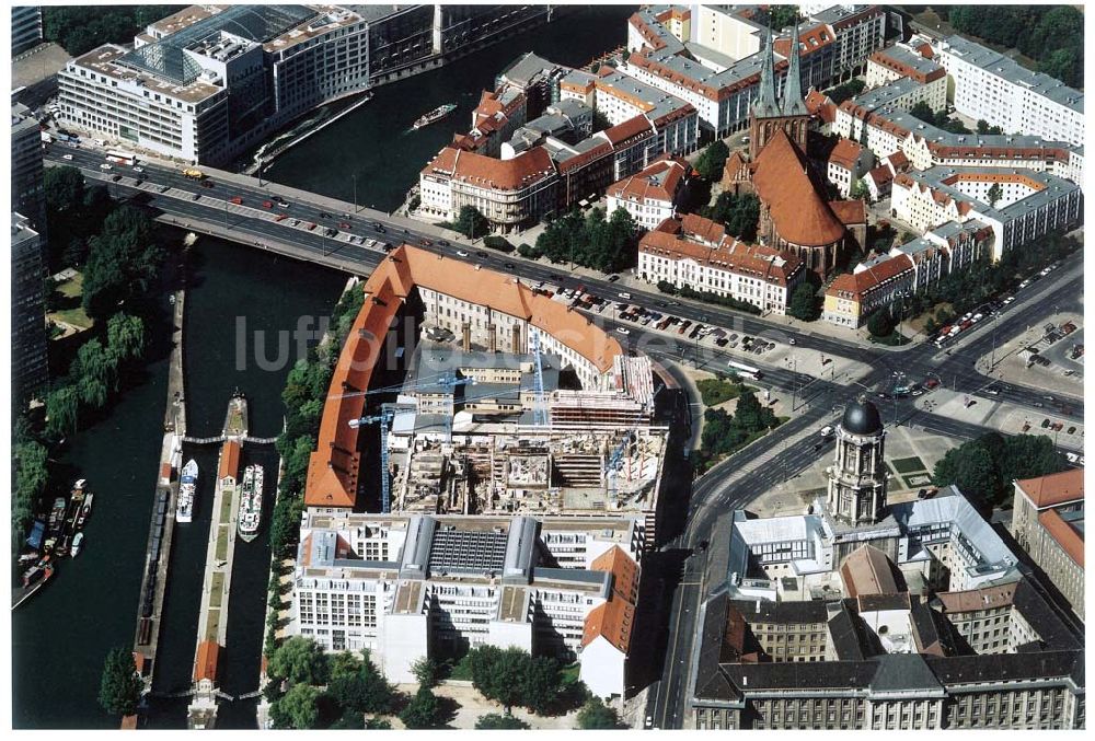 Berlin von oben - Büro- und Geschäftshausbau auf dem Geländer der Münze am Stadthaus in Berlin-Mitte.