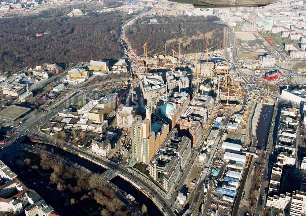 Berlin-Tiergarten von oben - Büro- und Geschäftshausbau am Potsdamer Platz in Berlin-Tiergarten