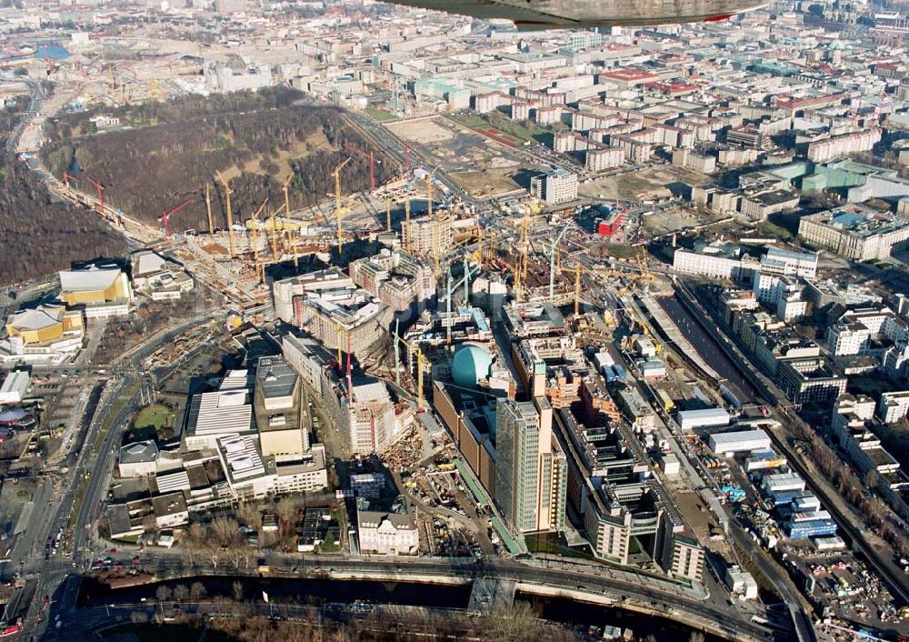 Berlin-Tiergarten aus der Vogelperspektive: Büro- und Geschäftshausbau am Potsdamer Platz in Berlin-Tiergarten