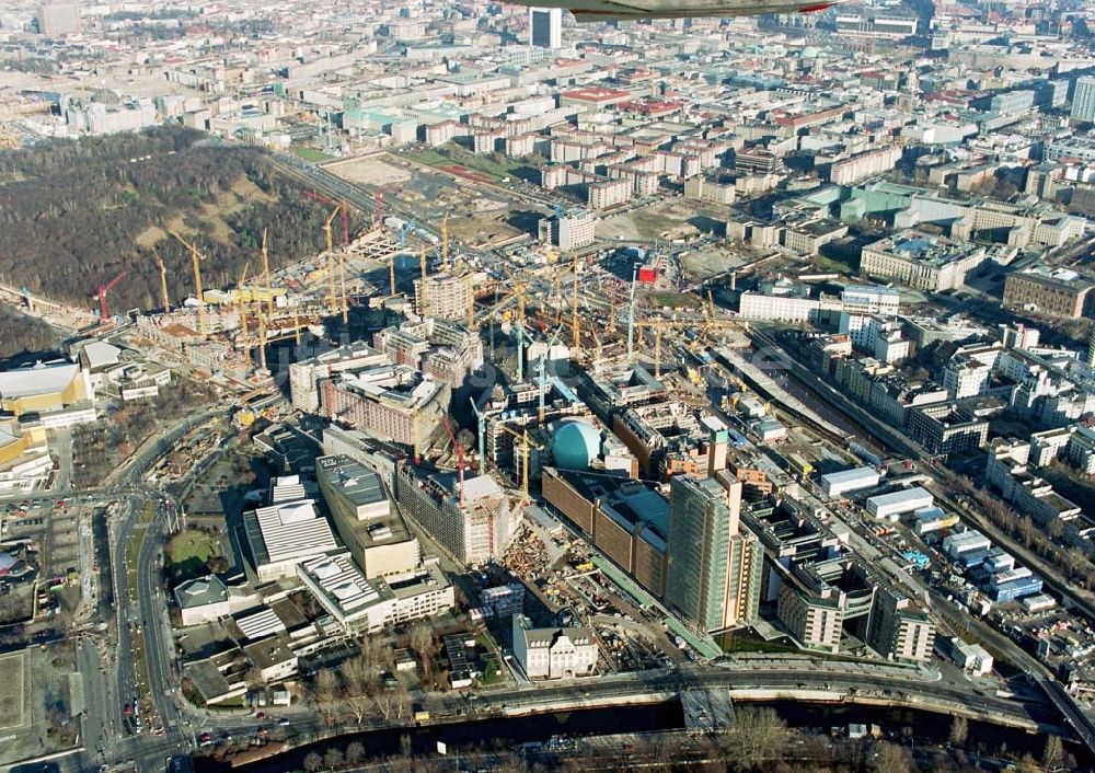 Luftbild Berlin-Tiergarten - Büro- und Geschäftshausbau am Potsdamer Platz in Berlin-Tiergarten