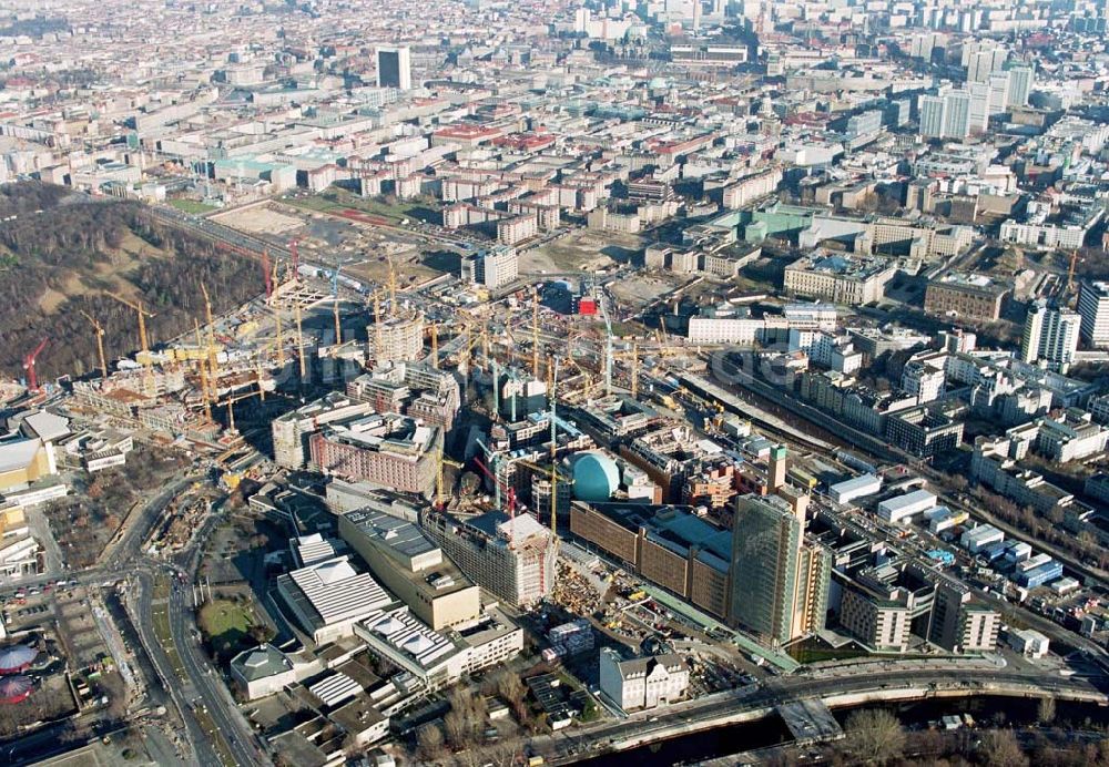 Luftaufnahme Berlin-Tiergarten - Büro- und Geschäftshausbau am Potsdamer Platz in Berlin-Tiergarten