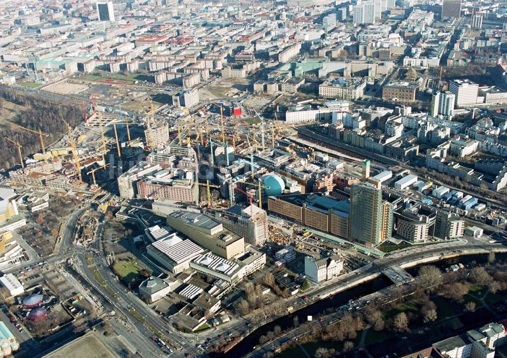 Berlin-Tiergarten von oben - Büro- und Geschäftshausbau am Potsdamer Platz in Berlin-Tiergarten