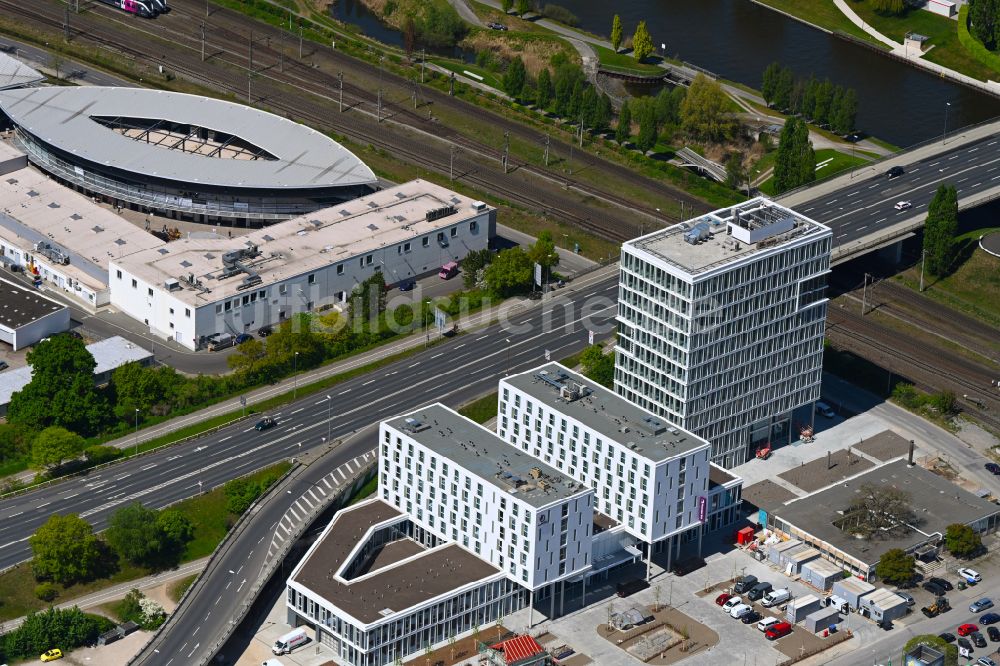 Wolfsburg aus der Vogelperspektive: Büro- und Geschäftshauses Berliner Haus im Ortsteil Hesslingen in Wolfsburg im Bundesland Niedersachsen, Deutschland