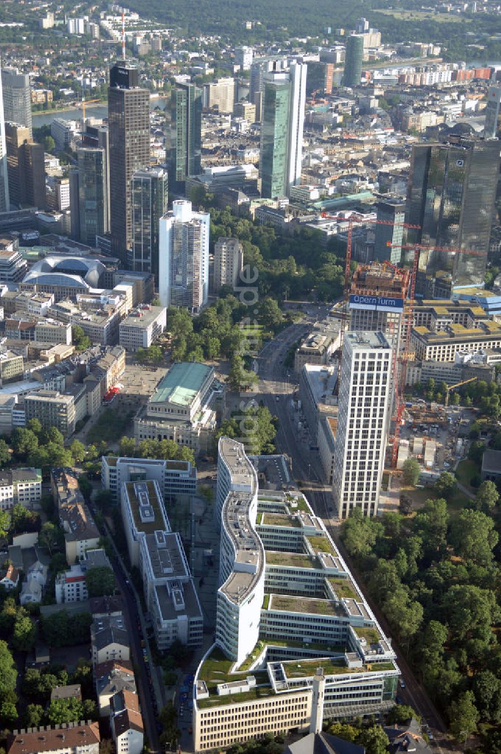 Frankfurt am Main aus der Vogelperspektive: Büro- und Geschäftshauskomplex Frankfurter Welle am Bankenviertel in Frankfurt / Main