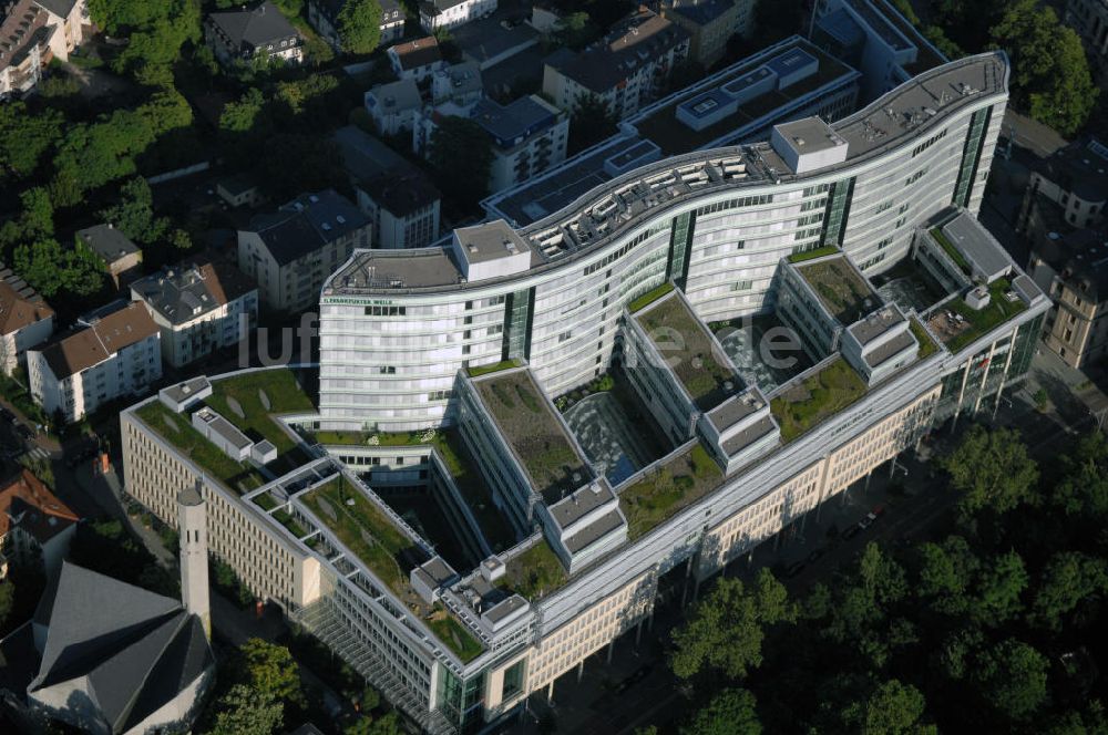 Frankfurt am Main aus der Vogelperspektive: Büro- und Geschäftshauskomplex Frankfurter Welle am Bankenviertel in Frankfurt / Main