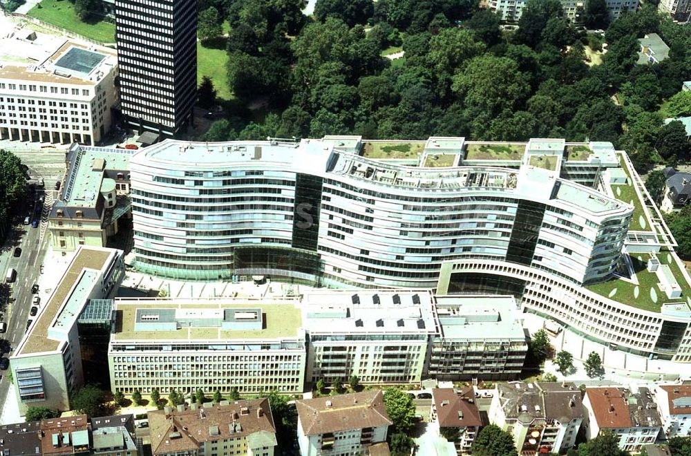 Luftaufnahme Frankfurt am Main - Büro- und Geschäftshauskomplex Frankfurter Welle der DIFA am Bankenviertel in Frankfurt / Main.