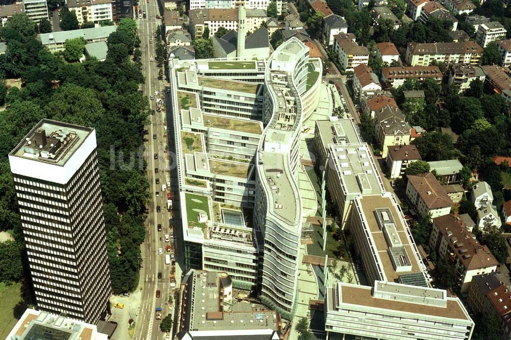 Luftaufnahme Frankfurt am Main - Büro- und Geschäftshauskomplex Frankfurter Welle der DIFA am Bankenviertel in Frankfurt / Main.