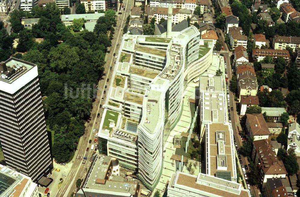 Frankfurt am Main aus der Vogelperspektive: Büro- und Geschäftshauskomplex Frankfurter Welle der DIFA am Bankenviertel in Frankfurt / Main.