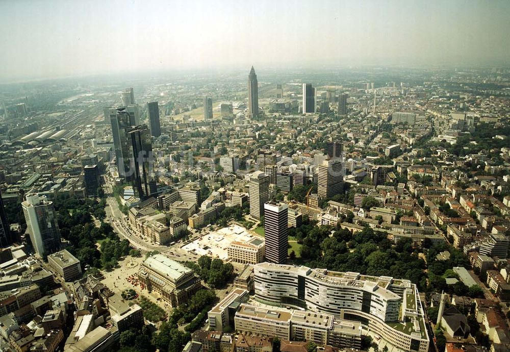 Frankfurt am Main aus der Vogelperspektive: Büro- und Geschäftshauskomplex Frankfurter Welle der DIFA am Bankenviertel in Frankfurt / Main.